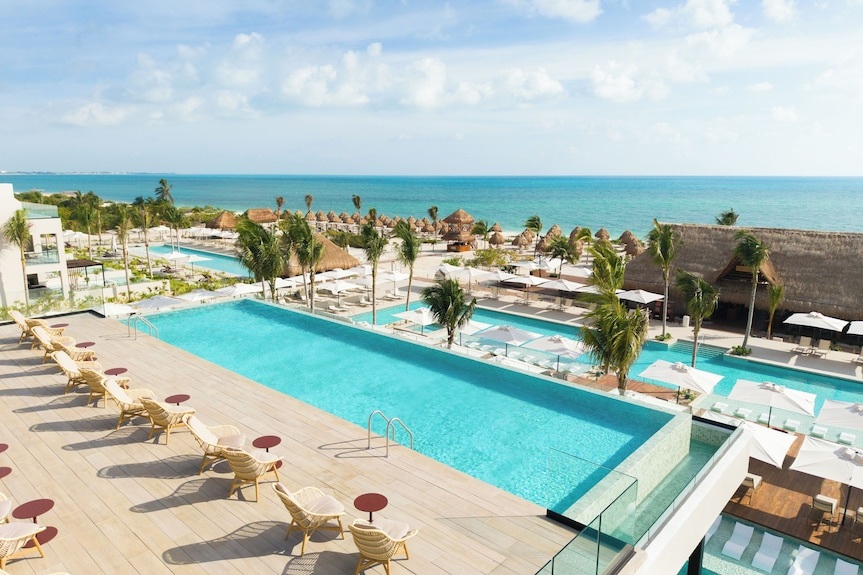 Private transfer to Excellence Coral Playa Mujeres from Cancun Airport